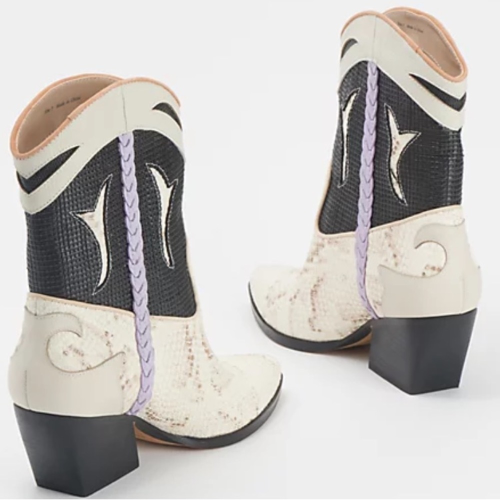 Dolce Vita Loral Boots - Black & White